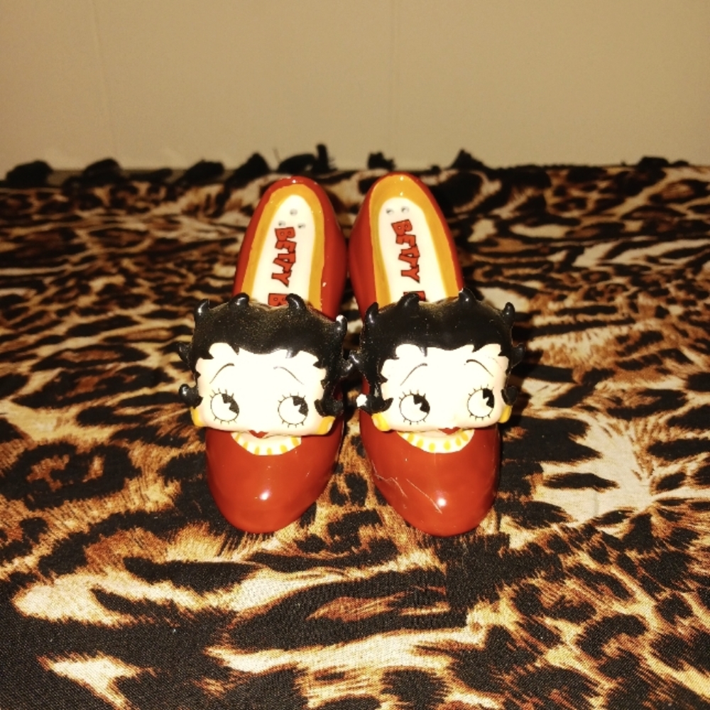 Betty Boop high heel salt and pepper shakers